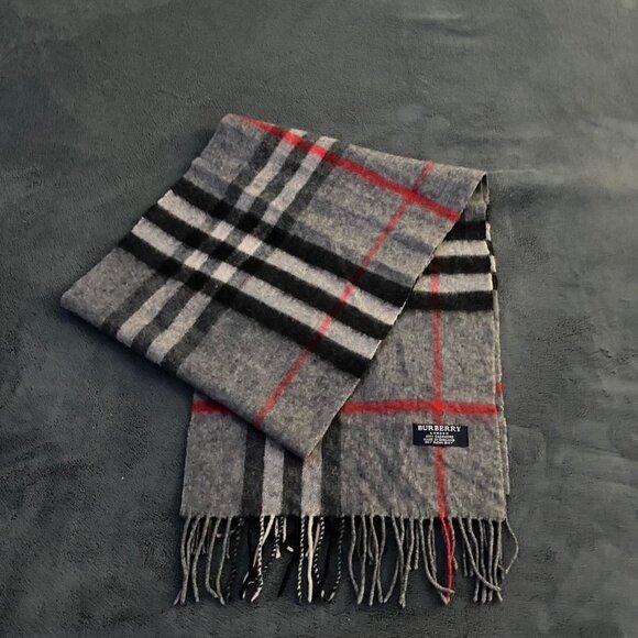 BURBERRY scarf 100% authentic gray check London cashmere pre owned - Picture 7 of 8